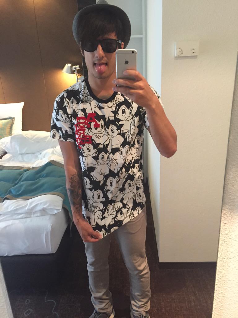 Julien_Bam's tweet photo. How ya like ma Shirt @darkviktory #astroboy http://t.co/YN2sQC6wHD