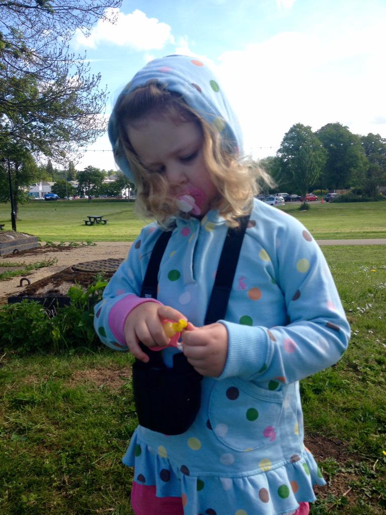 Dovey1974's tweet photo. @Natures_Voice @wildlifebcn out thisAM connecting Alice (3yrs 5m) with #Nature by the river at #MidsummerMeadow Npton http://t.co/oMAT9spea9