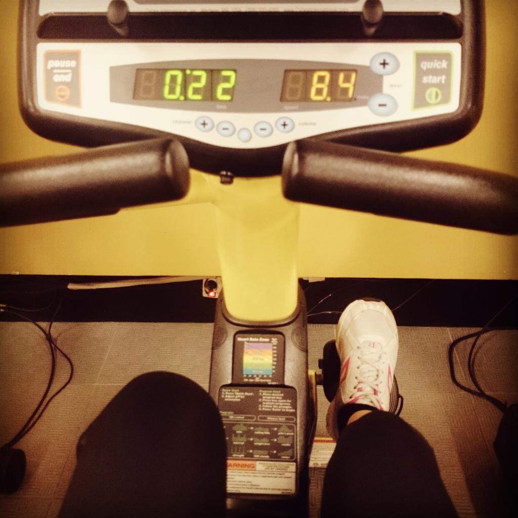 SitiKimm's tweet photo. Sehat dlu nanti lanjut lg ke skripsi biar ga panik 😅😅😅 http://t.co/MraO2UEfn9