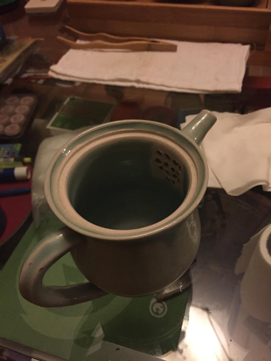 FmrReggiani's tweet photo. 2nd finished porcelain teapot, coloured in green celadon. Will make more of these, still need to improve. http://t.co/adzWs1RG9l