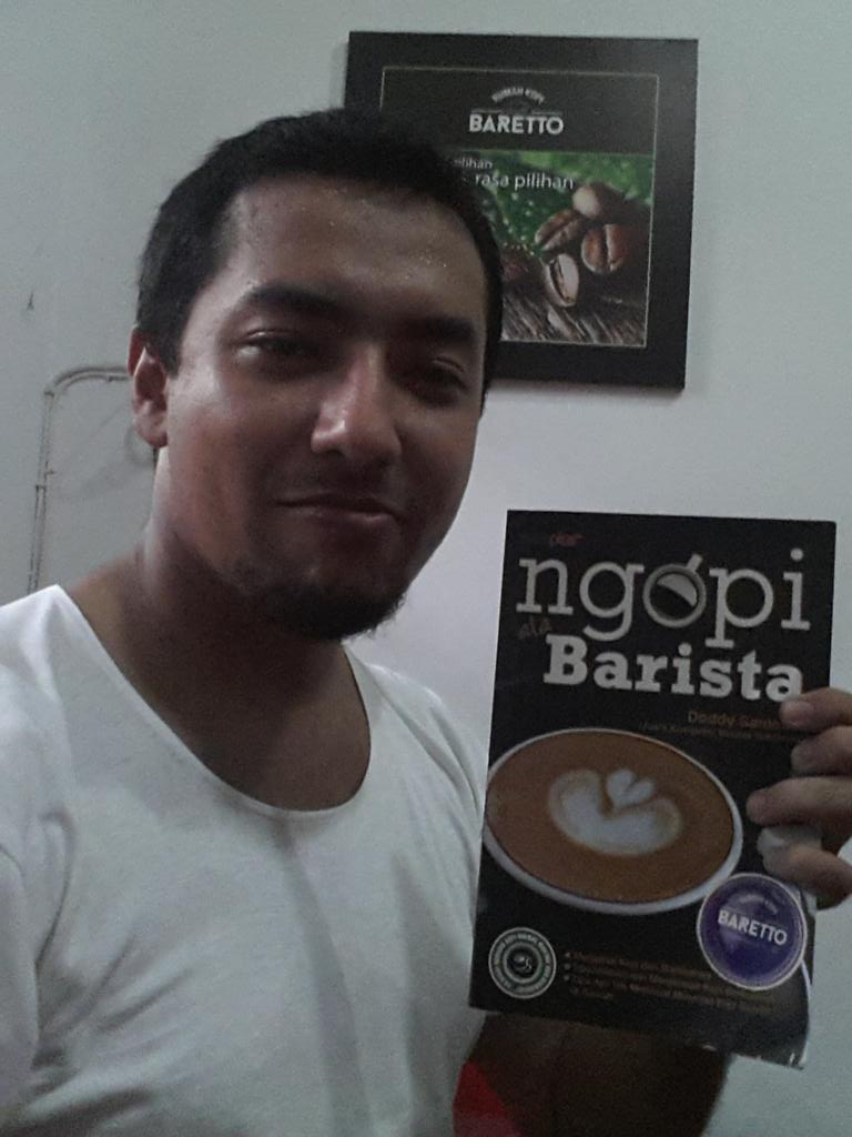 <a href="/KaKaPeKa/">Иннокентий Петрович</a> 
Selamat #HariBukuNasional 
#ngopialabarista by <a href="/doddy_samsura/">Doddy Samsura</a>

Buku di perpustakaan <a href="/RuKopBaretto/">RuKop Baretto</a> 
#ngopi