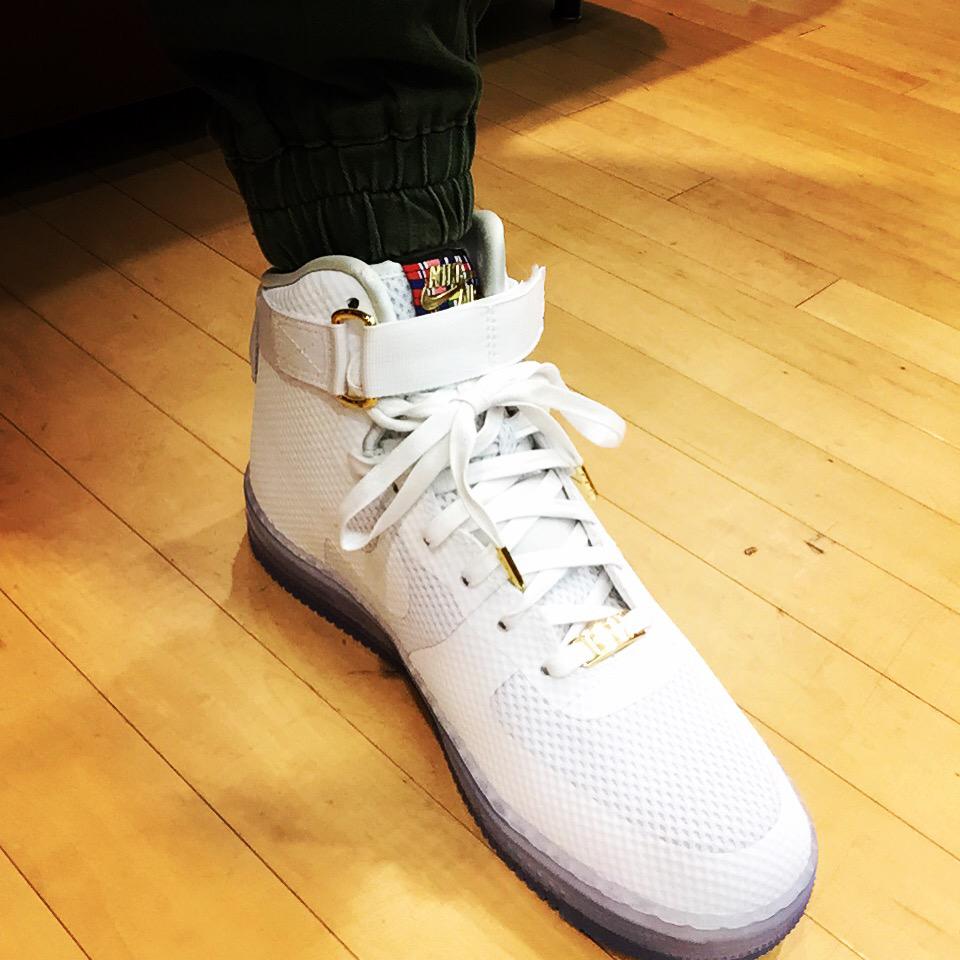 nick_gk's tweet photo. Air force1 lux http://t.co/xcHxQ2RfrU