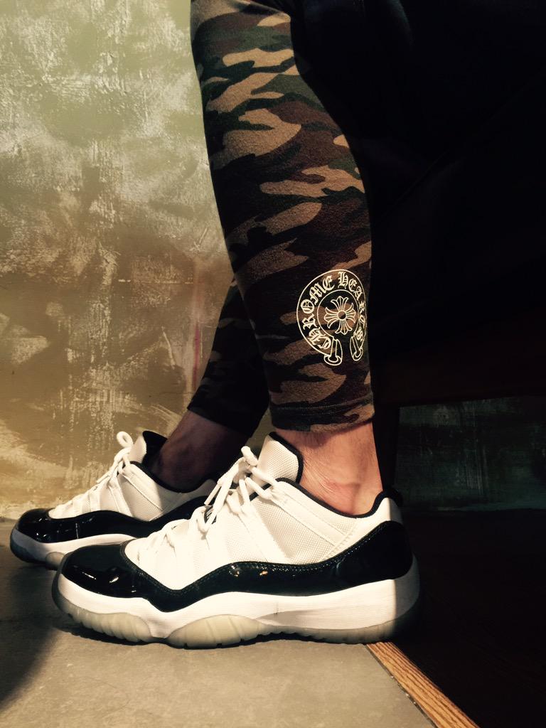 nick_gk's tweet photo. Jordan 11 low concord and chreomehearts http://t.co/JW9yzqXRbH