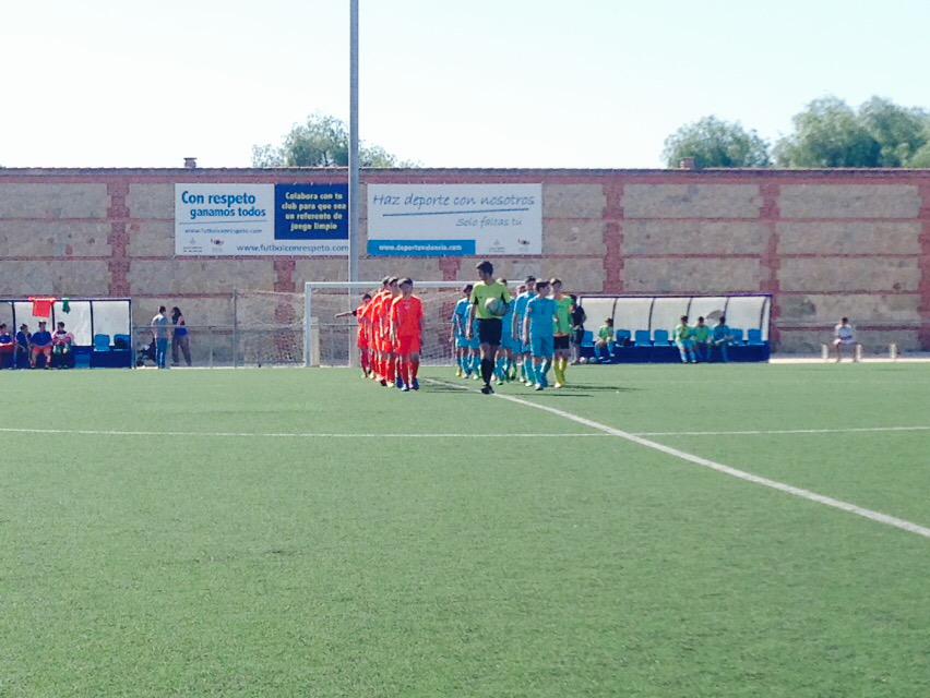 JLSuarezGarcia's tweet photo. Hoy comenzamos ultimo partido de temporada CD Rambleta - @CiutatTorrent .Animo chicos #InfantilB http://t.co/ux57xyKQf1