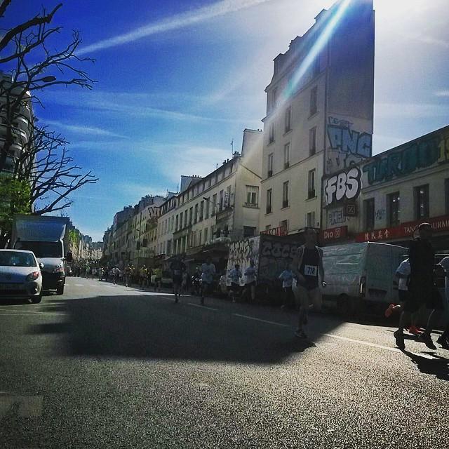 philippealbinet's tweet photo. Une course en plein coeur de belleville c'est pas commun ! #running #belleville http://t.co/Ii3bi9NNRw http://t.co/hyaw7kOjUW