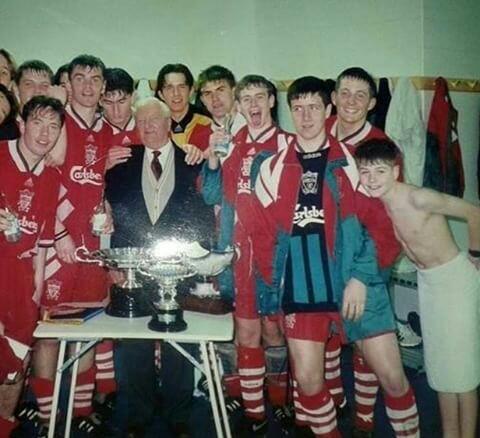 Seputar_LFC's tweet photo. Anak kecil berhanduk itu yang semalam memainkan laga terakhirnya di Anfield 😂 http://t.co/p51lPwqqtd