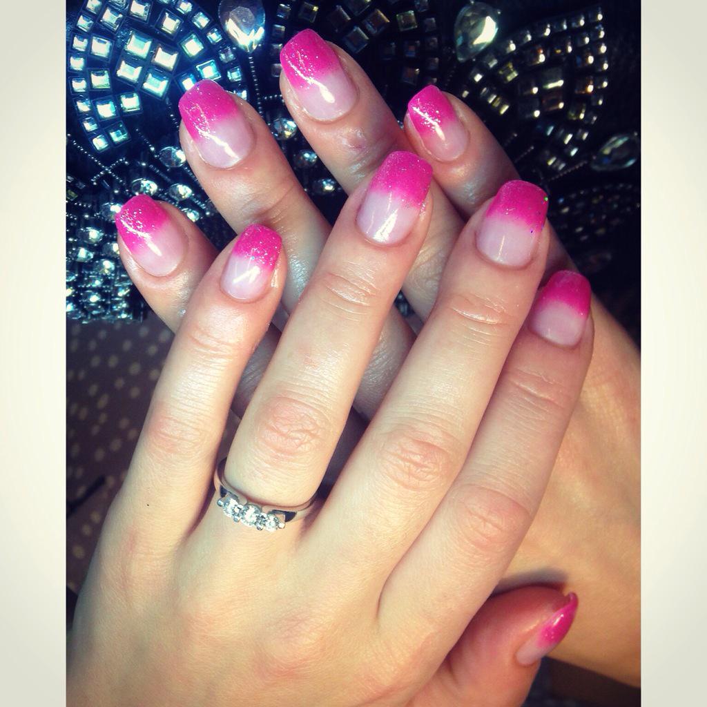 nailsbynilla's tweet photo. #neonfuchsia #ombrenails w/ #glitter π
#gelnails #nails #nailart #artisticcolourgloss colours #psyched #princess http://t.co/3qZCzRB8UA