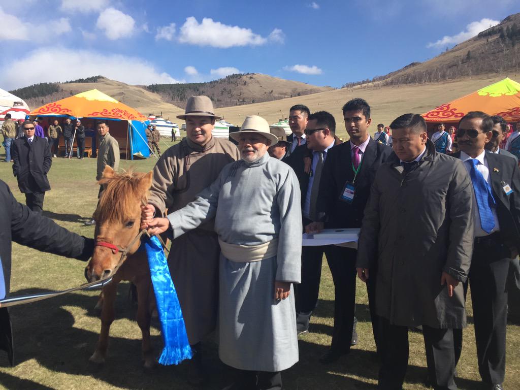 narendramodi's tweet photo. With Kanthaka, a gift from Mongolia. http://t.co/oN1ascckyX