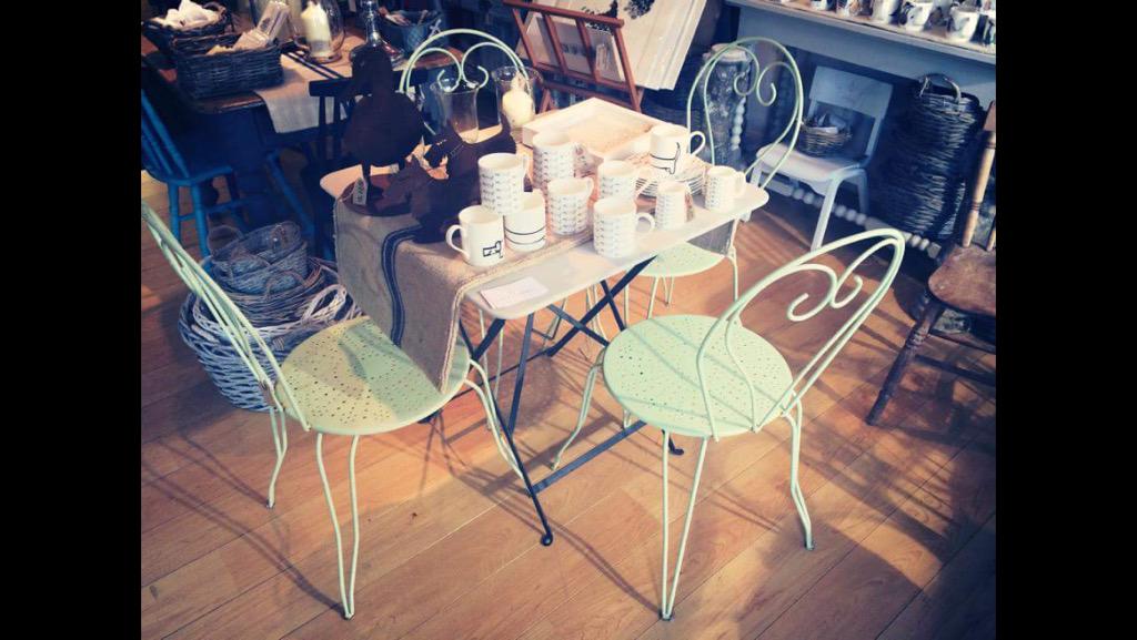 dashandfound's tweet photo. The lovely @sarahugheshome showing @dashandfound in situ!! http://t.co/HQu7KPEqKp