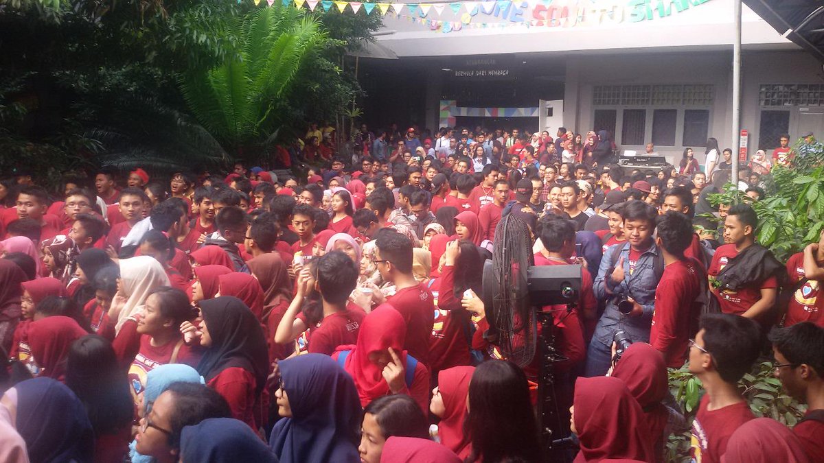 Ada band tampil sehabis ini loh! Udah rame bangetnih!!