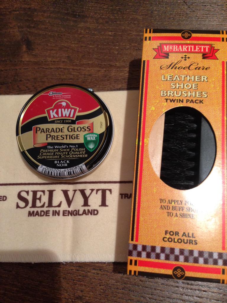 gentlemanschron's tweet photo. Shoe shine kit #men #Shoes #shoeprestige #gent #dapper #dandy #style http://t.co/VBMvHnaG2v