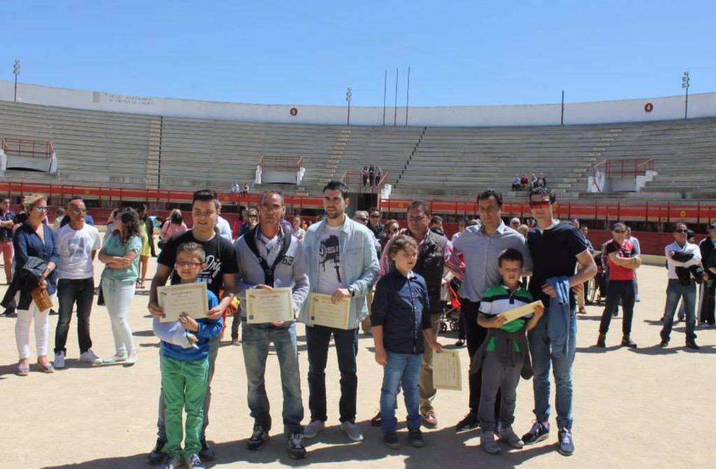 atcloscortes's tweet photo. Homenaje a la Cultura Taurina Popular. TOREROS A CUERPO LIMPIO. http://t.co/7XJmCwAgGz