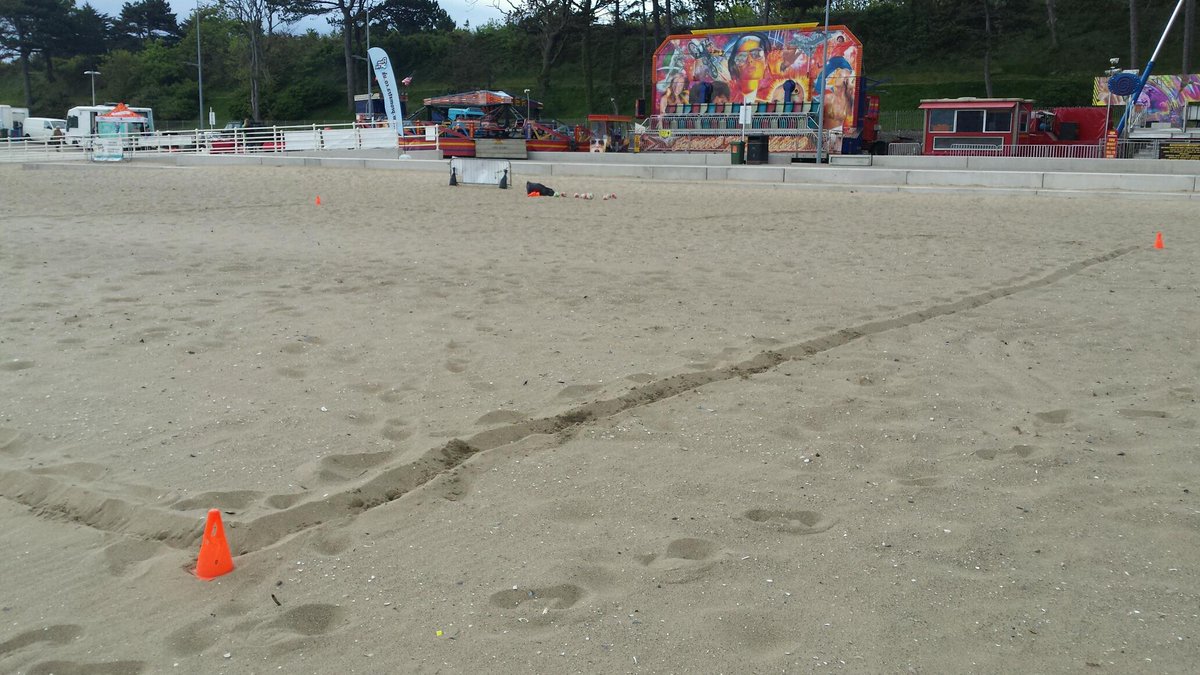 Allan_James6's tweet photo. Pitch set up for Girls U13s & U15s skills/games this morning followed by adult touch this PM #PromXtra15 #RugbyFamily http://t.co/I7u9KFJdrz