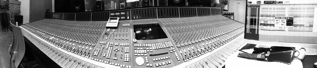 SonoriaStudios's tweet photo. ...hhhUUUUUUUUgggeeee.... #solidstatelogic #quested #lexiconpro #meyersound #protools http://t.co/qiEf9itmEz