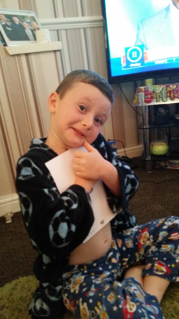 SeeingConnor05's tweet image. Owens bday card we got him off connor. @Justbeingnosey8 is court ordered to send them but obviously she doesnt!