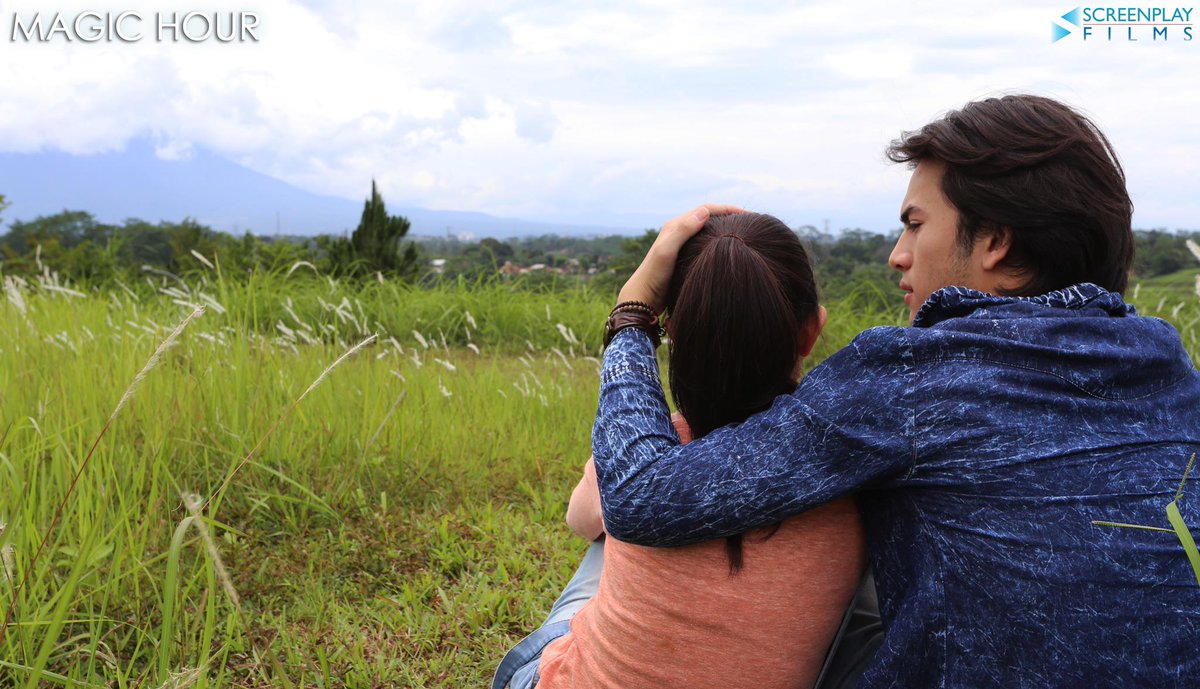 AlfindaES's tweet photo. "@MagicHourID: Memeluk orang tersayang :’) #LoveIsInTheAir #LoveisMagicHour http://t.co/7EIsrGO6Lt"