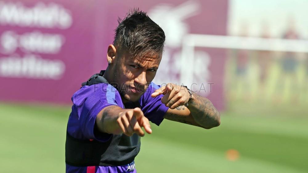 fcbarcelona_id's tweet photo. Latihan sesi latihan terakhir sebelum duel kontra @Atleti http://t.co/njzHZTQ3Df http://t.co/WKQiZhtfij