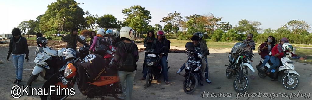 Para kru film bersiap untuk pulang setelah dua hari syuting 😊👍
#KinauFilm