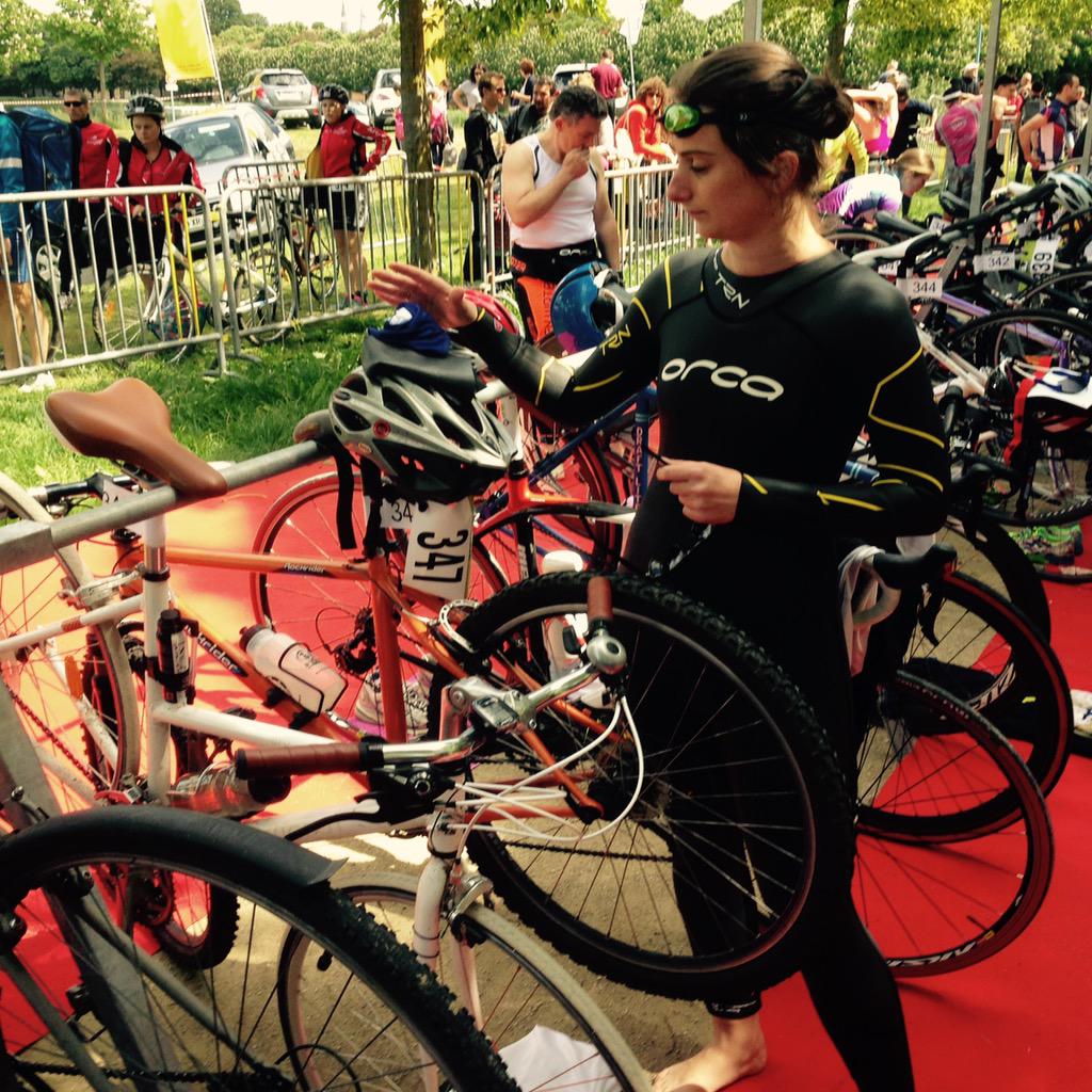 marinetondelier's tweet photo. Avec @BerthouAurelien , prêts pour le départ du triathlon de #ChalonsEnChampagne :) #AFondLaForme http://t.co/NEEEOJQZxw