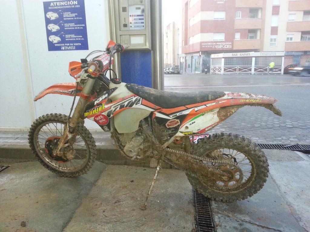 danielmelenas's tweet photo. ATENCIÓN!! Moto ROBADA en lucena esta mañana! Si alguien la ve o la ha visto que avise porfavor  matricula 0655hly http://t.co/SHJagriBfQ