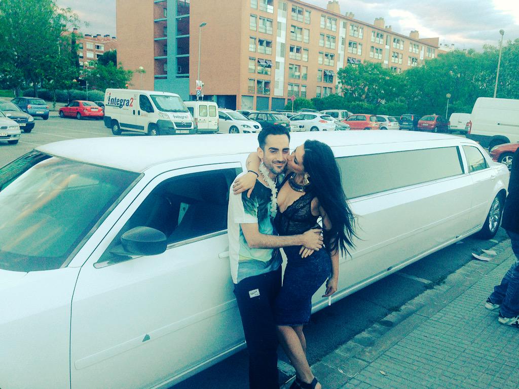 Lydiapower's tweet photo. #cumple #enano #sorprise #sorpresa #cuñybaby #limusin #limo #limusina http://t.co/ZX6bnRDKK0