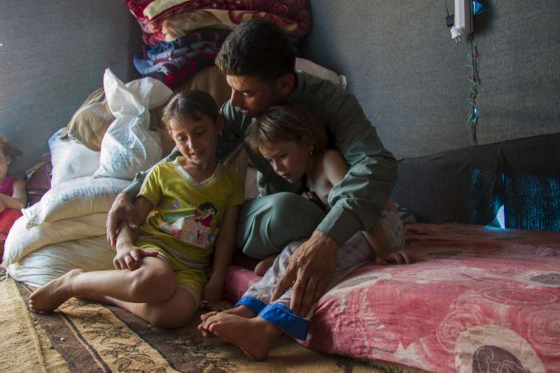 Refugees's tweet photo. The pain of an Iraqi family separated in flight from their daughter, 8, in Anbar province http://t.co/Hl5756YJpK http://t.co/aIqow0l2U7