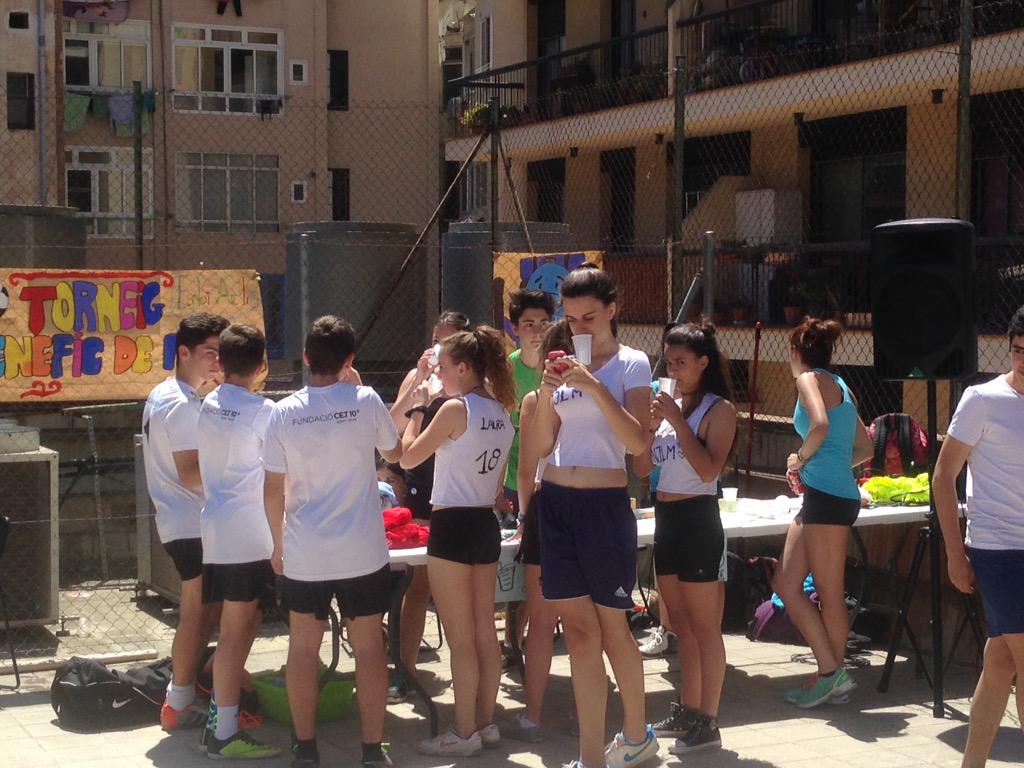Zona02MCECC's tweet photo. Ja han començat els vuitens de final del Torneig Benèfic #CapInfantsenseColonies de l'@esplaiarciris http://t.co/fA7558FOiK