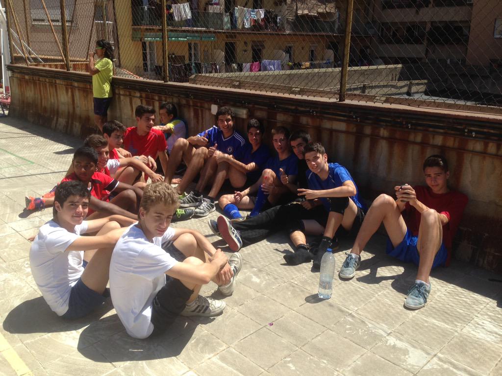 Zona02MCECC's tweet photo. Ja han començat els vuitens de final del Torneig Benèfic #CapInfantsenseColonies de l'@esplaiarciris http://t.co/fA7558FOiK