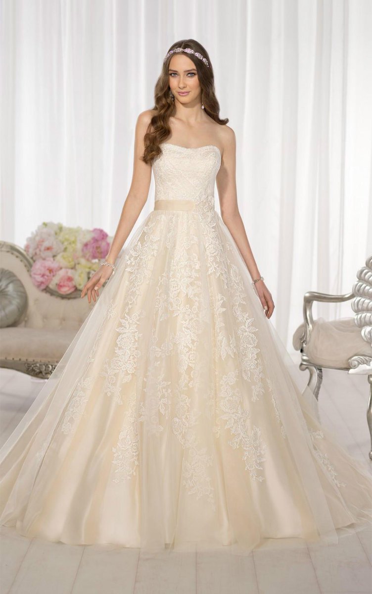 yooha111's tweet image. aliexpress.com/store/product/…
Essense designers have created magical Tulle Lace over Dolce Satin strapless wedding ball gown