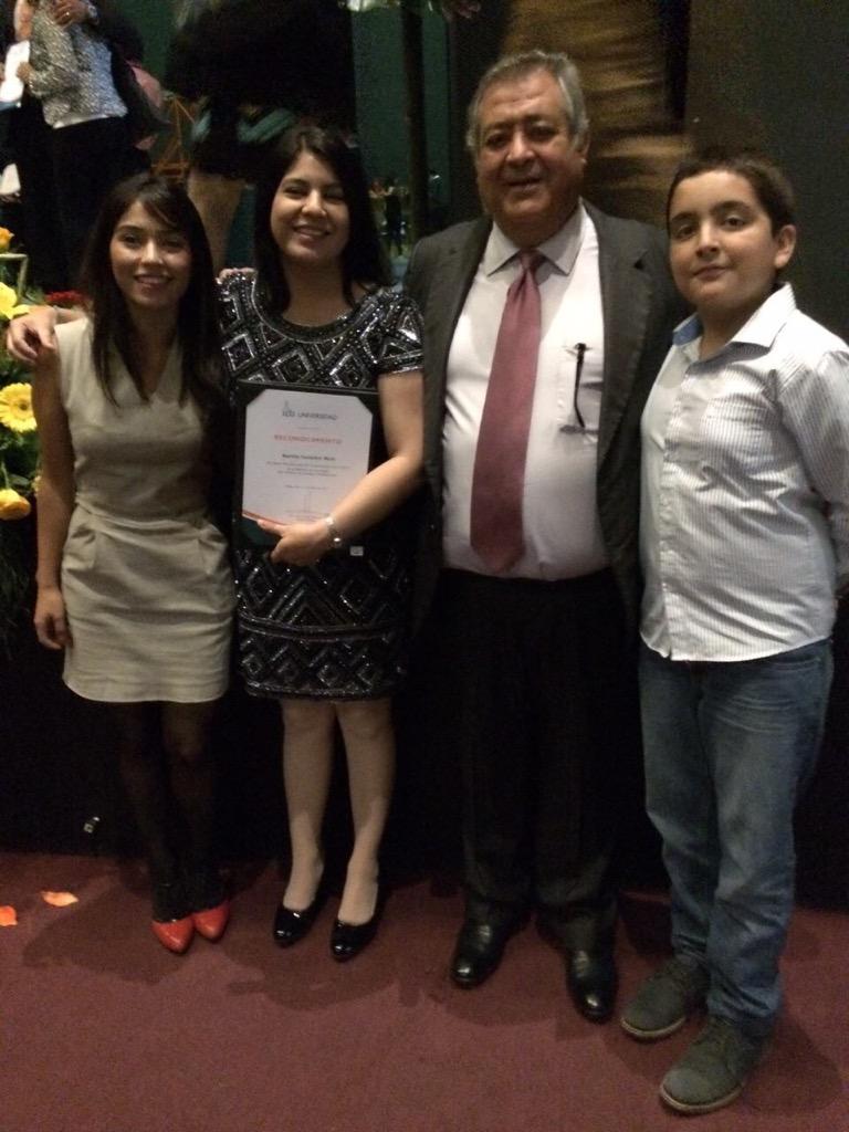morahmar's tweet photo. Para ser @EquipoDePrimera, seguimos preparándonos. Culmine Maestría, agradezco el apoyo de mi familia.@gerislas http://t.co/8I8cCGRpWL