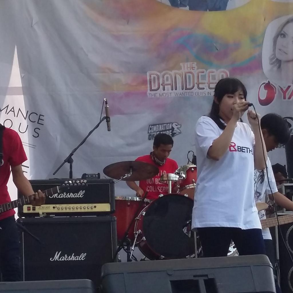 shadedoflight's tweet photo. Panas panas tetep gas terus !!! @GHAMAFest2015 #GhamaFest2015 #StayPunk http://t.co/fMMQjtQl8U