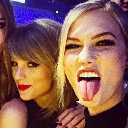 aronofskyfilms's tweet photo. I’m voting for @taylorswift13 for the #BBMAs Chart Achievement Award! You can vote here: http://t.co/xSvjkunBWR http://t.co/T82EsaM93V