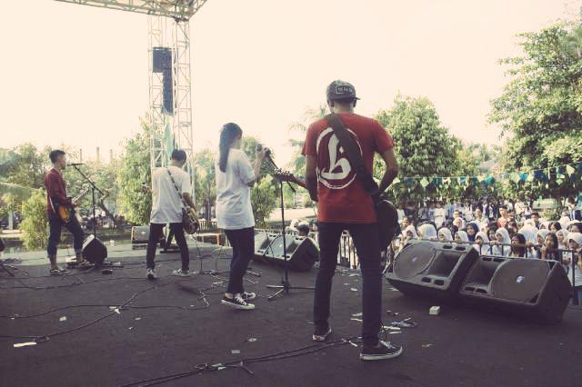 shadedoflight's tweet photo. Panas panas tetep gas terus !!! @GHAMAFest2015 #GhamaFest2015 #StayPunk http://t.co/fMMQjtQl8U