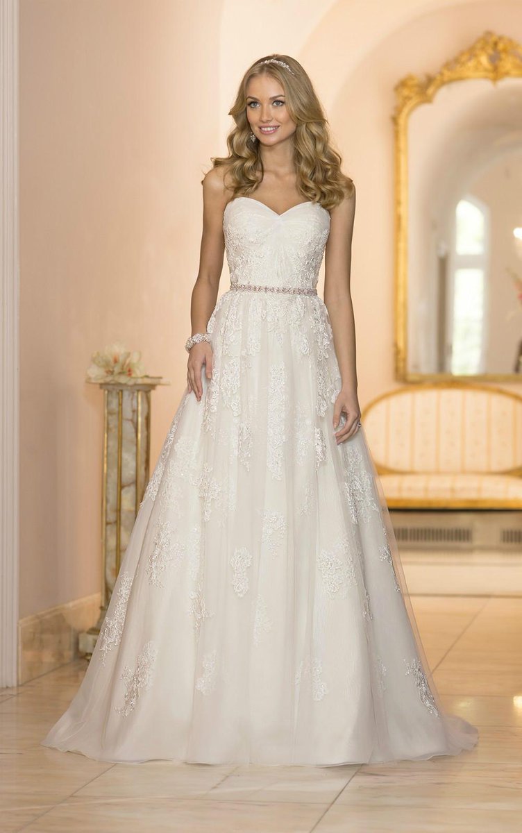 yooha111's tweet image. aliexpress.com/store/product/…
A-Line wedding dress with Diamante-embellished Lace detailing
