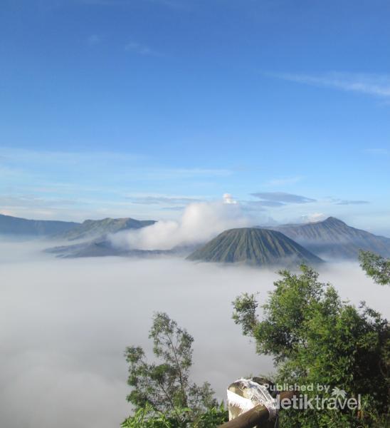 detikcom's tweet photo. Bromo, 'Surga' di Jawa Timur yang Tak Pernah Membosankan http://t.co/0r6JIn1tUy via @detiktravel http://t.co/a2hJPiT3dW