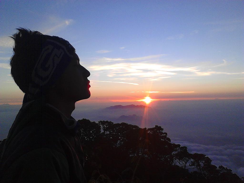 setiawan_ibey's tweet photo. Mt.cikuray http://t.co/cV3WBpnvjd
