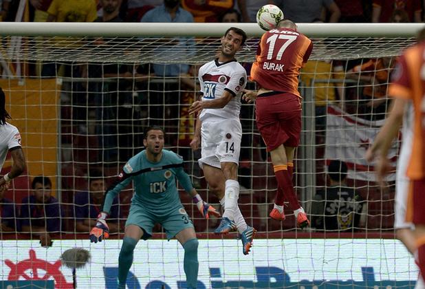 cnnturk's tweet photo. Olay kaleci Ferhat konuştu: "Galatasaraylılar bana geldi..." http://t.co/3Kf80ydSrZ http://t.co/55r6n9LdS9