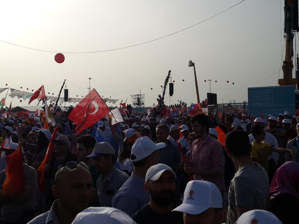 İstanbul burada,Erzurum burada,Diyarbakır burada,Türkiye burada,Durmak yok, yola devam