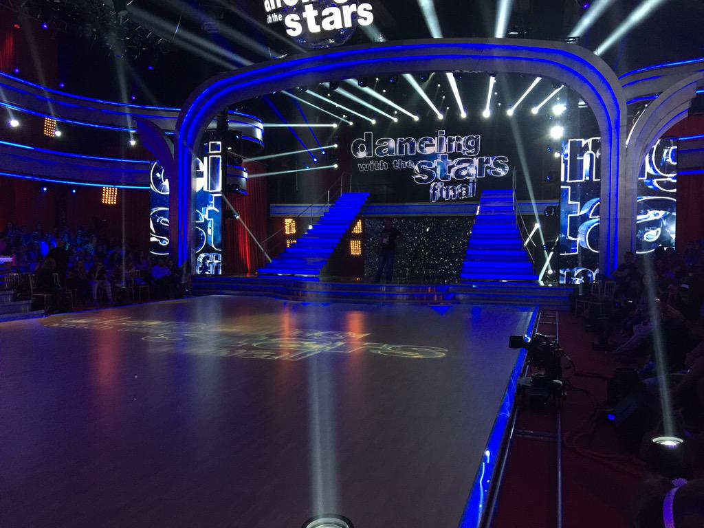 AymericBonnery's tweet photo. Sur le plateau de #DWSTME la tension monte soyez nombreux et votez #DS12 
19h30 🇫🇷 
20h30 Liban 🌲
Appli @mtvlebanon http://t.co/sPL8g56hOo