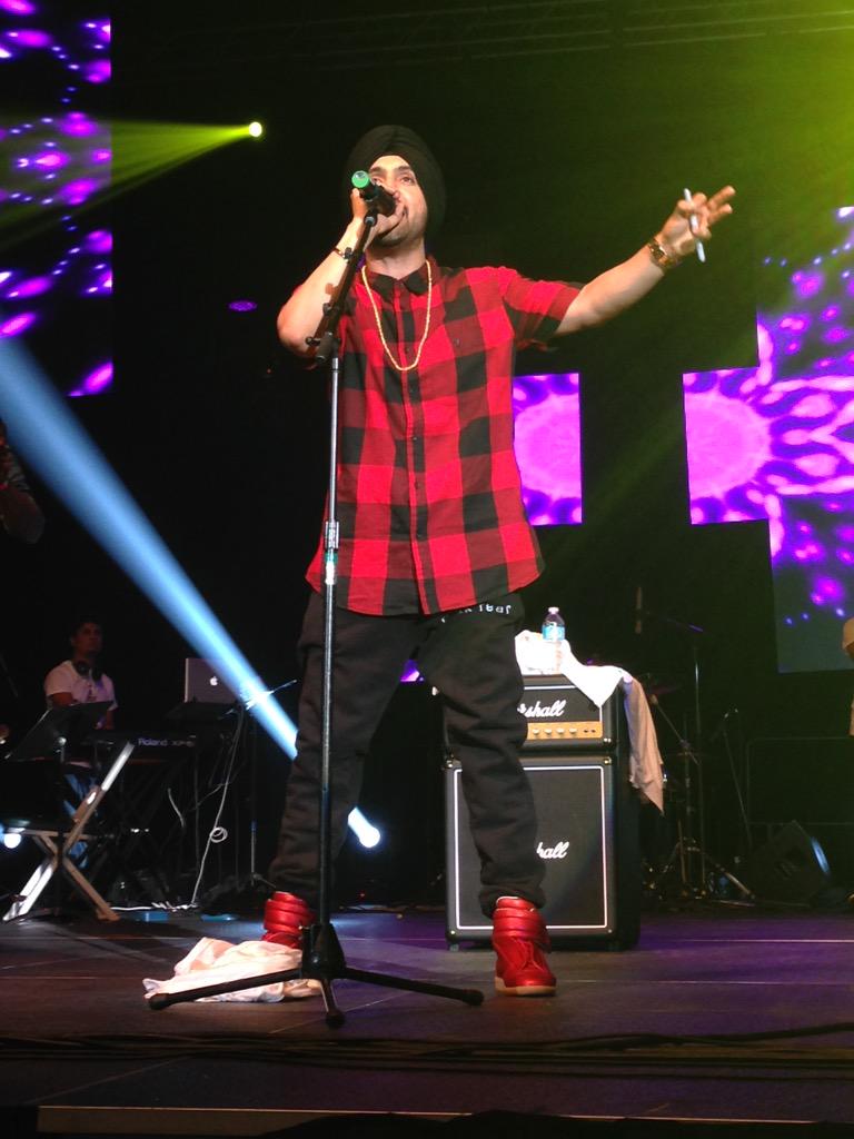 gsandhu87's tweet photo. Diljit was Amazing in Abbotsford!! Thanks 2 @WhiteHillProduc for the awesome tix and @diljitdosanjh WE GOT OUR SELFIE http://t.co/23ejIChJHM