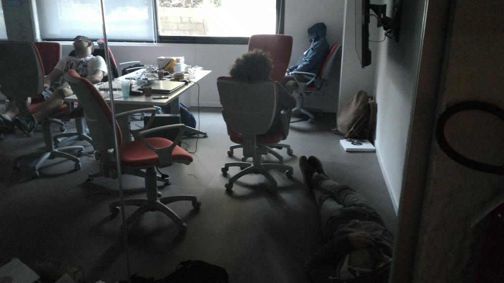 eudigio's tweet image. @SimoneSerafini @estebansannin lets say 7 am was a little different scenario ;) #paparazzi! #hackdisabilities