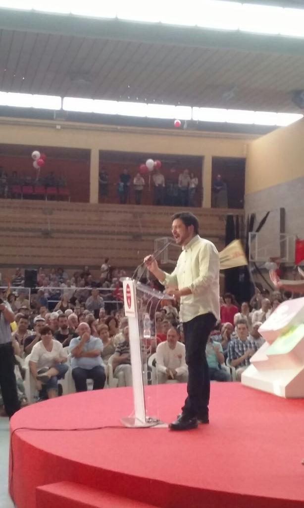 IUChella's tweet photo. Habla @iblanco_eu ¡un placer escucharlo! ¡Un placer ver como los diputadxs de @esquerraunida combaten la corrupción! http://t.co/ftSs4xKi7E