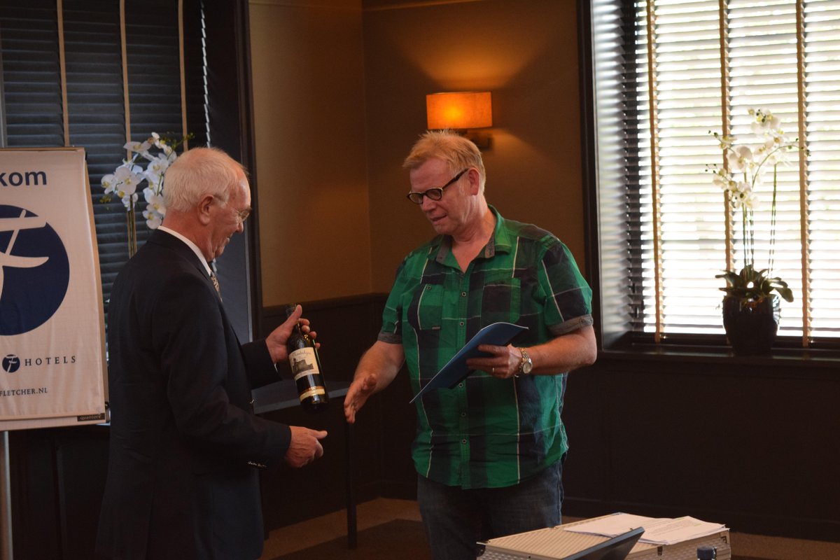 PowderNavigator's tweet image. 11 mei jl. zijn de eerste licentie van de powder navigator overhandigd. Meer foto's zie facebook.com/powdernavigator