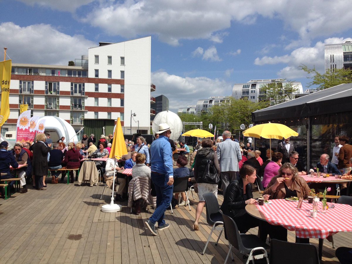 Boschshine's tweet photo. Buurtbrunch bewoners Paleiskwartier gezellige boel! @Paleistweet http://t.co/tiO7rfaMUg