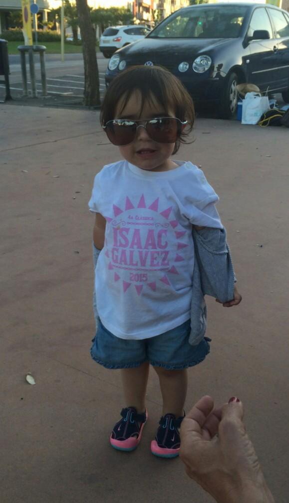 FlorencioXavier's tweet photo. Papaaaaa! Quiero tus gafas! 
La verdad k mal no le quedan, solo un poco grandes! @oakley @kiko @AngelEdoAlsina http://t.co/p0lnBHAbeu
