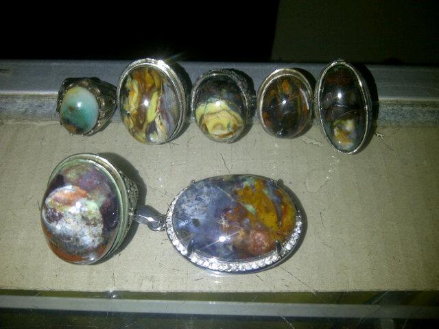 jemi_irawan's tweet photo. Yang minat dgn pancawarna edong http://t.co/zCB9A6cf4a