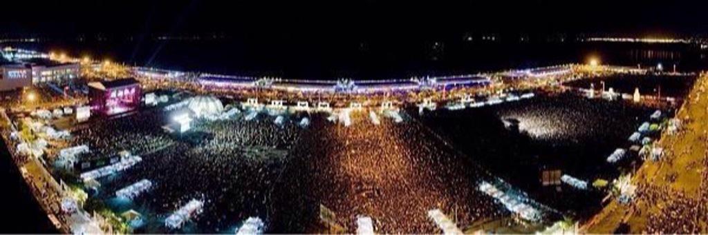 7OCworldwide's tweet photo. MAY 17, 2015

•ANOTHER DAY THAT:
-WE WILL FOREVER REMEMBER 
-WE MADE THE BOYS PROUD
-WE MADE HISTORY 

#NoControlDay http://t.co/RHRNJo5vqt