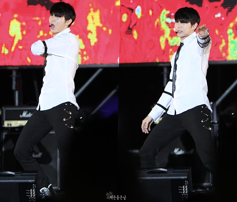 ThickTaekThighs's tweet photo. my poor self screams
#TABANGI http://t.co/KutfCiiuRR
