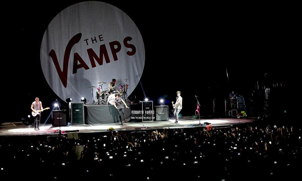 TheCinC's tweet photo. PICS .@TheVampsband Spain Tour @VistalegreMad https://t.co/OTmH5TKktG @TheVampsToSpain @remixbiebers @TheVampsUKNews http://t.co/fSCeX9FgZn