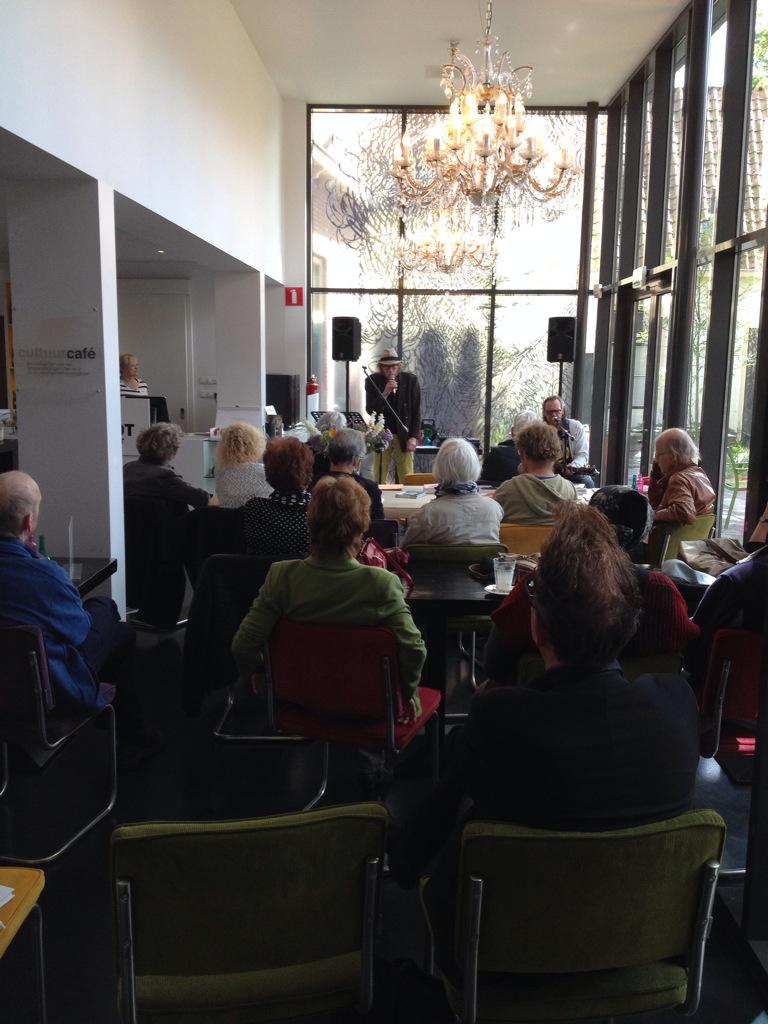ApollosKamer's tweet photo. We zijn weer begonnen! Heerlijke middag met muziek en poëzie vanuit het @Stadsmuseum thema: #rembrandt http://t.co/JURQsBIU62
